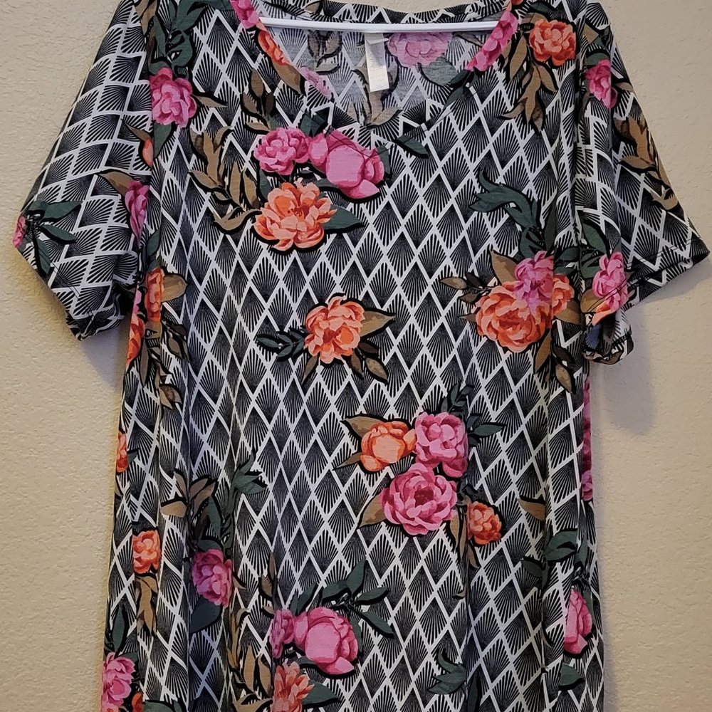 LuLaRoe Women's Short Sleeved Top 3X